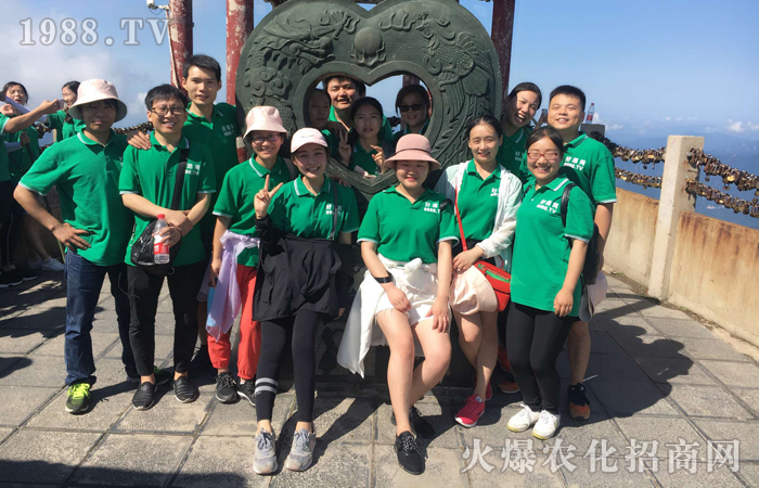 沒(méi)有比人更高的山,沒(méi)有比腳更長(zhǎng)的路
